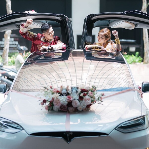 Tesla 結婚花車 - WeddingCars.hk-2-婚禮當日