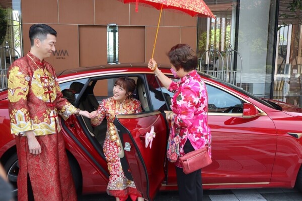 Tesla 結婚花車 - WeddingCars.hk-1-婚禮當日