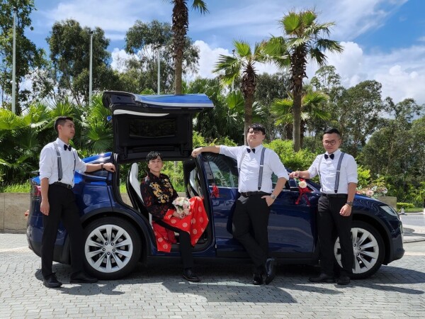 Tesla 結婚花車 - WeddingCars.hk-4-婚禮當日